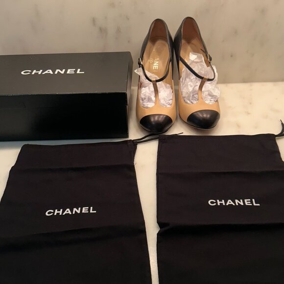 CHANEL T Strap Mary Jane Cap Toe Heels Black Tan Leather CC Logo Pumps 38.8 US8 - Picture 3 of 16